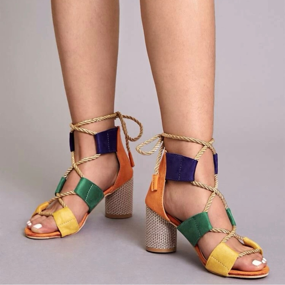 NIB Color block Lace up chunky heel